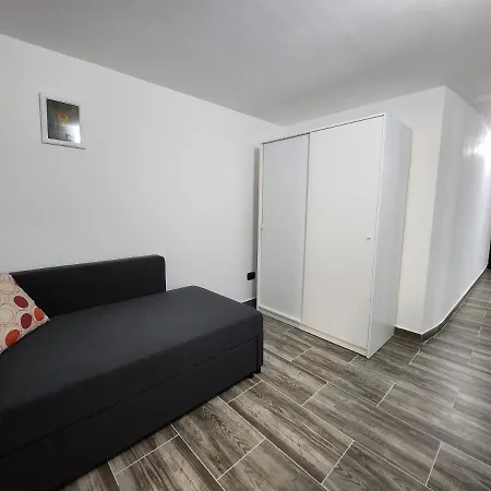 Don Vito's Home, Dsg2 Short Lets, 250 Mt Metro Apartment *