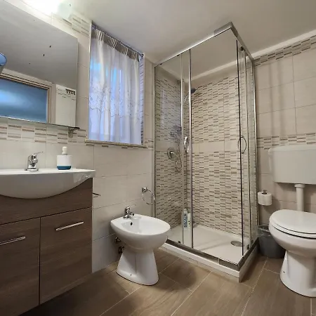 Don Vito's Home, Dsg2 Short Lets, 250 Mt Metro Apartment *