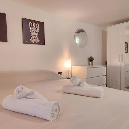 Don Vito's Home, Dsg2 Short Lets, 250 Mt Metro Apartment